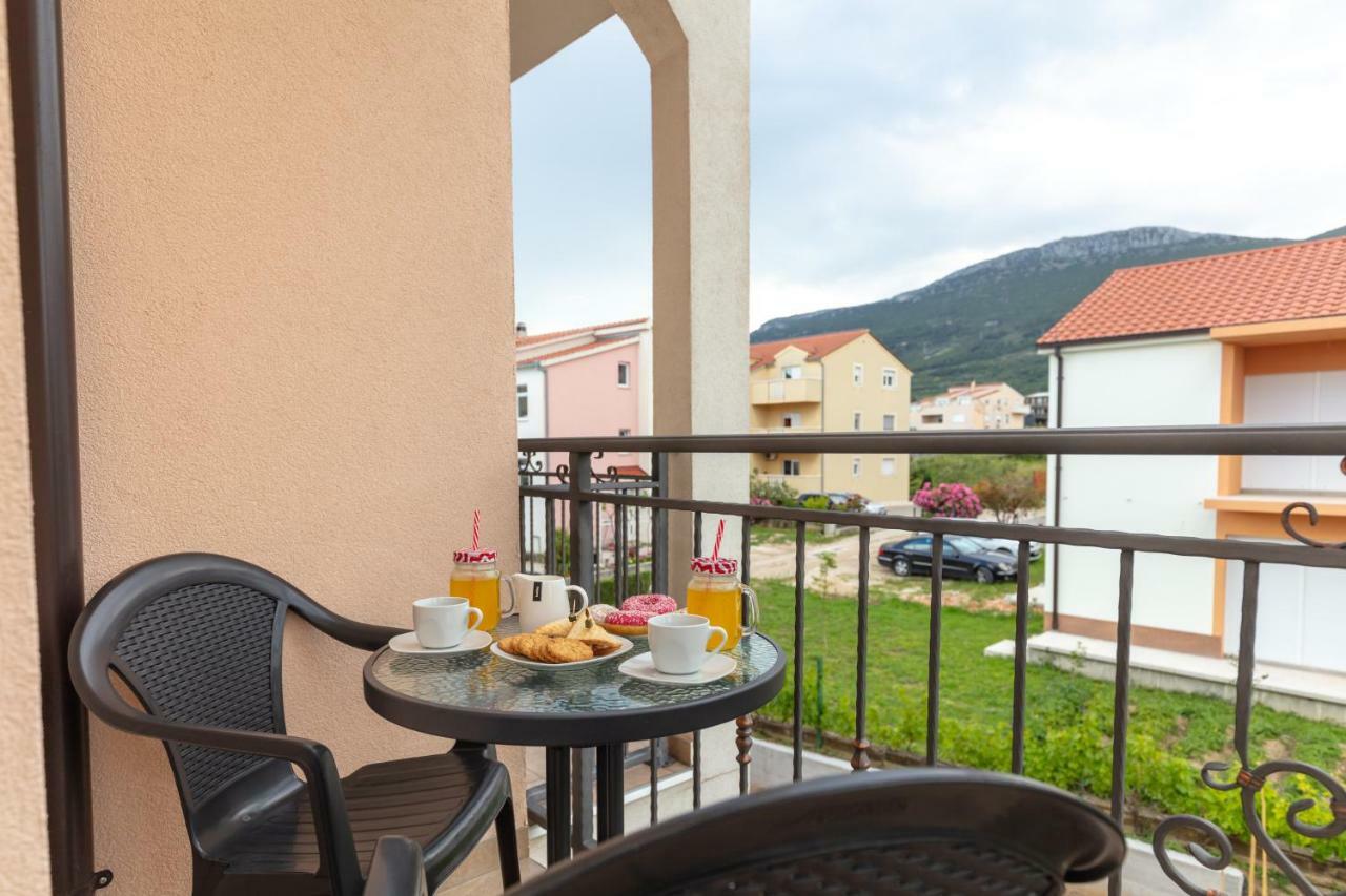 Villa Apartments Kordic Kaštela Buitenkant foto